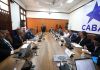 El viceministro de Transportes, Fernando Suriano, responde por la continuidad del aeródromo en Puerto San José, Escuintla. Foto: Congreso