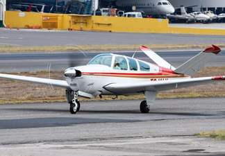 Imagen ilustrativa del tipo de aeronave TG-MAX, tipo Bonanza 35. Foto La Hora: JetPhotos.