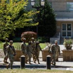 Miembros de la Guardia Nacional en Washington desplegados por órdenes de Trump. Foto La Hora: EFE