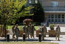 Miembros de la Guardia Nacional en Washington desplegados por órdenes de Trump. Foto La Hora: EFE