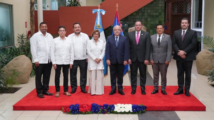 Guatemala y Belice hablan de seguridad y comercio en reunión bilateral