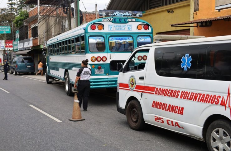 Bomberos atendieron una emergencia donde dos hombres fueron atacados en Villa Nueva. Foto: Bomberos Voluntarios