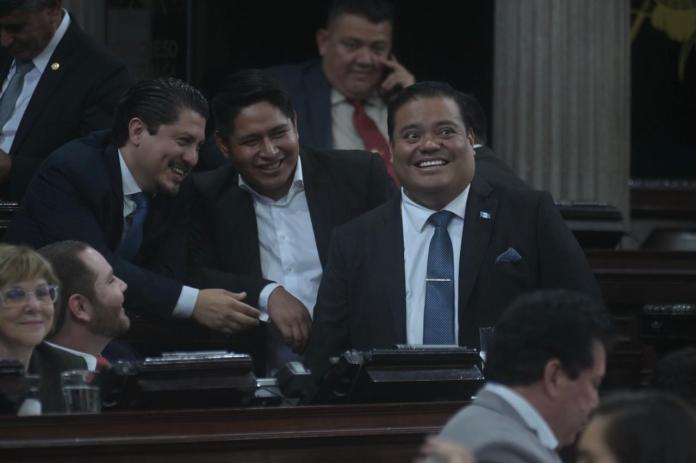 El diputado de Vamos, Allan Rodríguez, acusó al oficialismo de desmarcarse para bloquear la sesión plenaria. Foto La Hora: Fabricio Alonzo El diputado de Vamos, Allan Rodríguez, acusó al oficialismo de desmarcarse para bloquear la sesión plenaria. Foto La Hora: Fabricio Alonzo