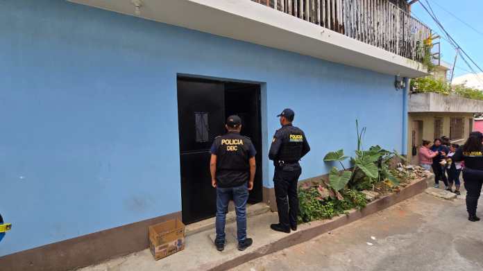 Vivienda allanada, ubicada en la sección "U" de la colonia El Milagro. Foto La Hora: PNC.