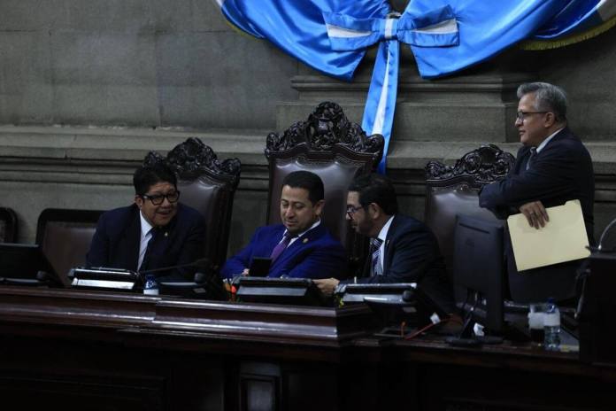 El presidente del Congreso, Nery Ramos, convocó a jefes de bloque para iniciar el segundo periodo ordinario legislativo, y los diputados avancen con temas de relevancia. Foto: La Hora / José Orozco
