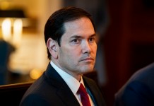 EE. UU. anuncia restricciones de visados para funcionarios africanos tras contratar misiones medicas de Cuba EE.UU. retira visas a funcionarios africanos por contratar misiones médicas cubanas.