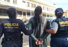 Capturan a presunta extorsionista del Barrio 18 con 11 órdenes de captura Capturan a presunta extorsionista del Barrio 18 con 11 órdenes de captura