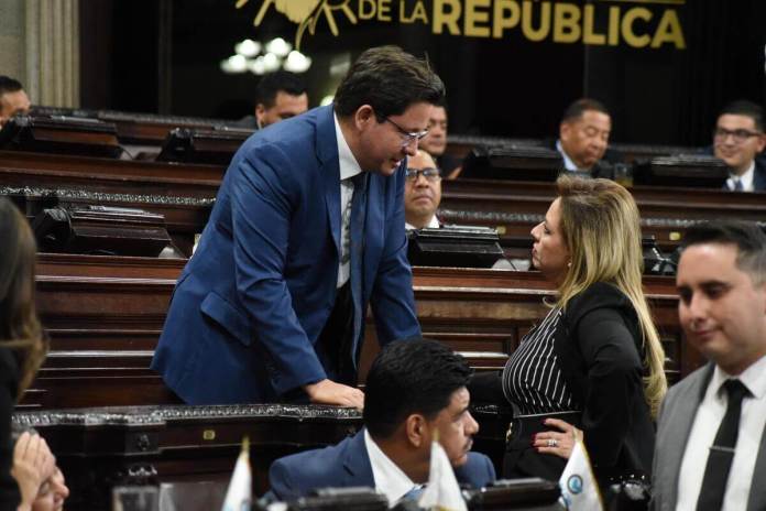 fondoscodedesjuliohector El diputado Julio Héctor Estrada fue uno de los ponentes de la ley que garantiza fondos a los Codedes para varios periodos fiscales. Foto: La Hora / José Orozco