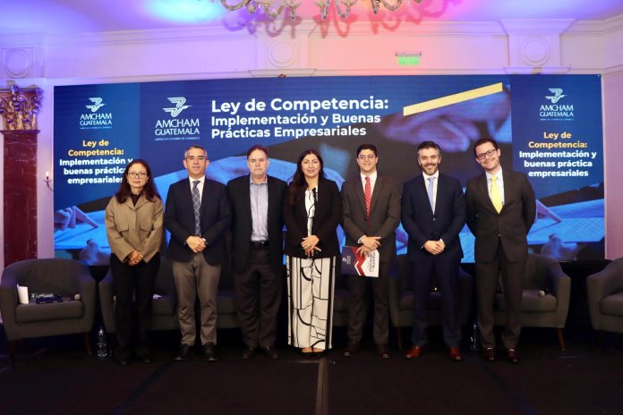 panel “Cultura de competencia: retos y oportunidades para las empresas guatemaltecas”