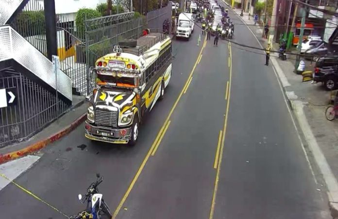 foto hecho armado z10 Amilcar Montejo