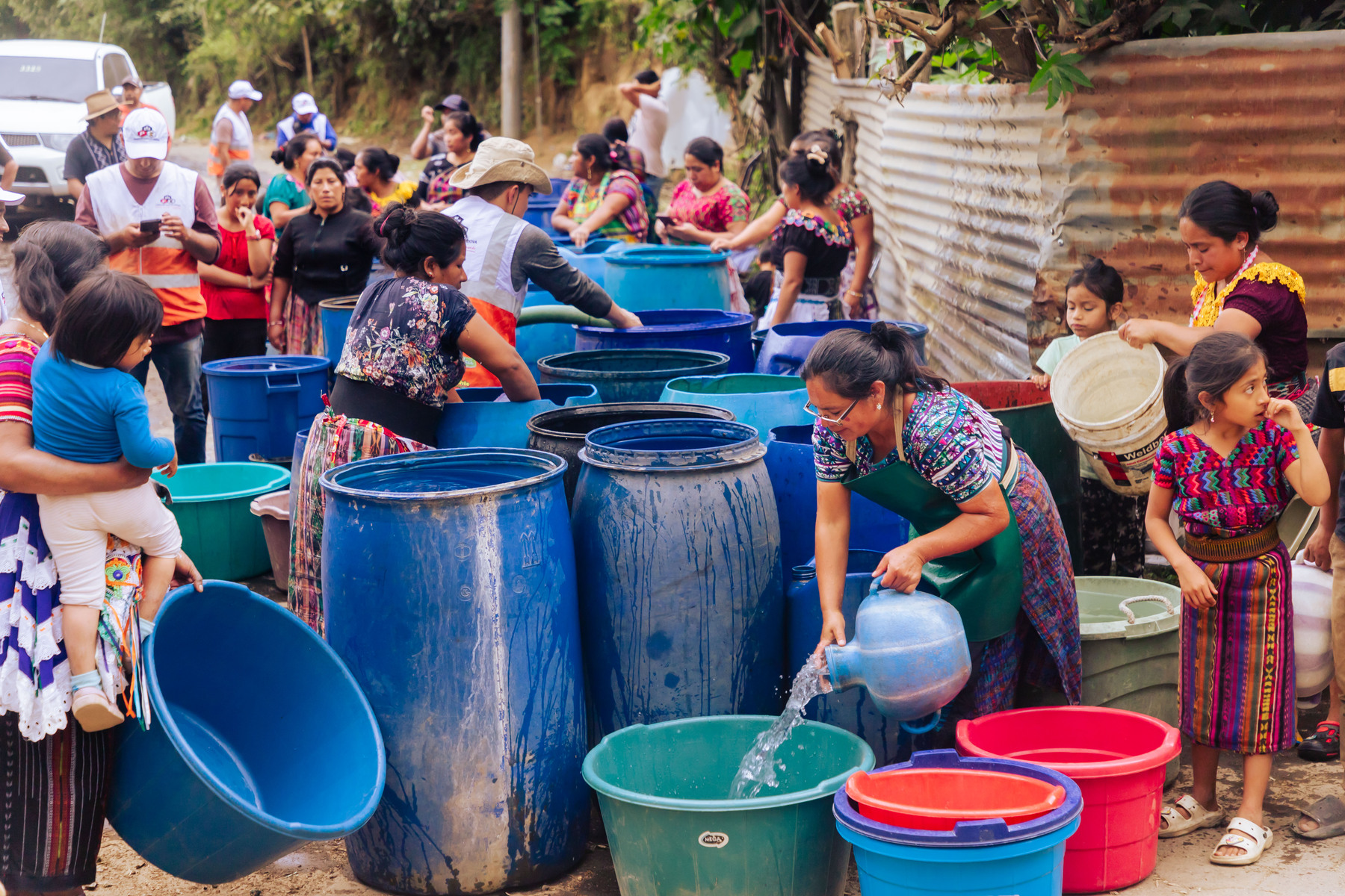 Comunidades afectadas recibieron agua potable por parte del programa Guatemaltecos ¡Al Rescate! (GAR) Foto: Cortesía de Fundación Castillo Córdova.