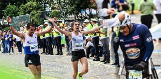 Los atletas entrando en primer lugar en la media maratón de la ciudad de Guatemala. Arte: Alejandro Ramírez