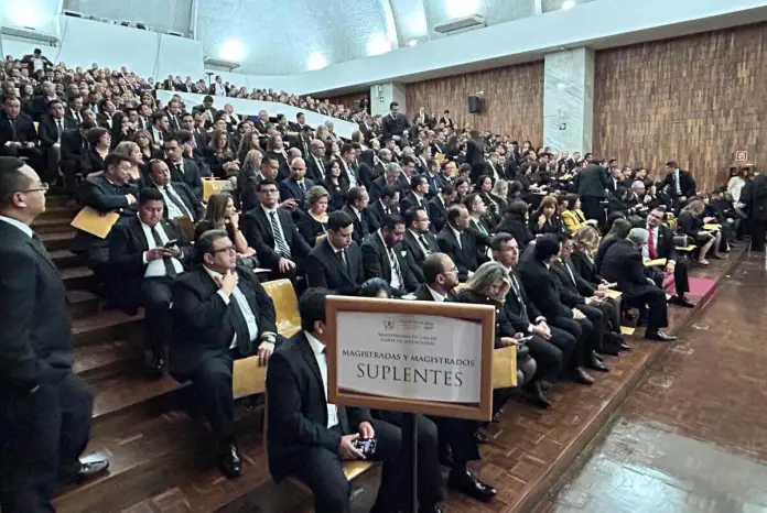 magistrados salas El 13 de octubre de 2024 fueron juramentados los magistrados suplentes de Salas de Apelaciones, de donde ahora se eligieron nuevos integrantes para las nuevas salas. Foto La Hora: Daniel Ramírez