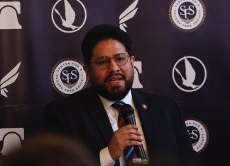 InSigth Crime reveló que un funcionario del Gobierno de Donald Trump dirigó un centro de noticias falsas sobre el Tren de Aragua.