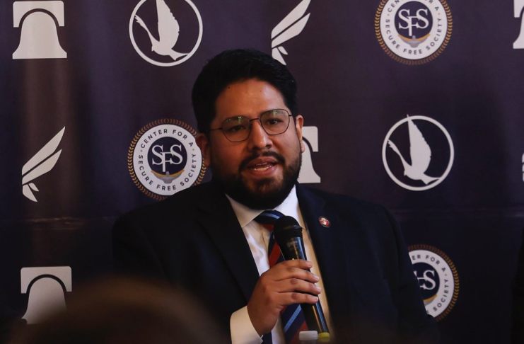 InSigth Crime reveló que un funcionario del Gobierno de Donald Trump dirigó un centro de noticias falsas sobre el Tren de Aragua.