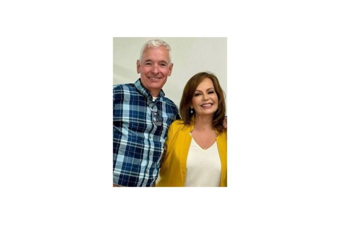 La periodista Glenda Umaña compartió una foto de su compañero Alberto Padilla. Foto: X de Glenda Umaña