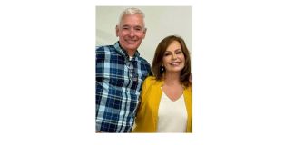 La periodista Glenda Umaña compartió una foto de su compañero Alberto Padilla. Foto: X de Glenda Umaña