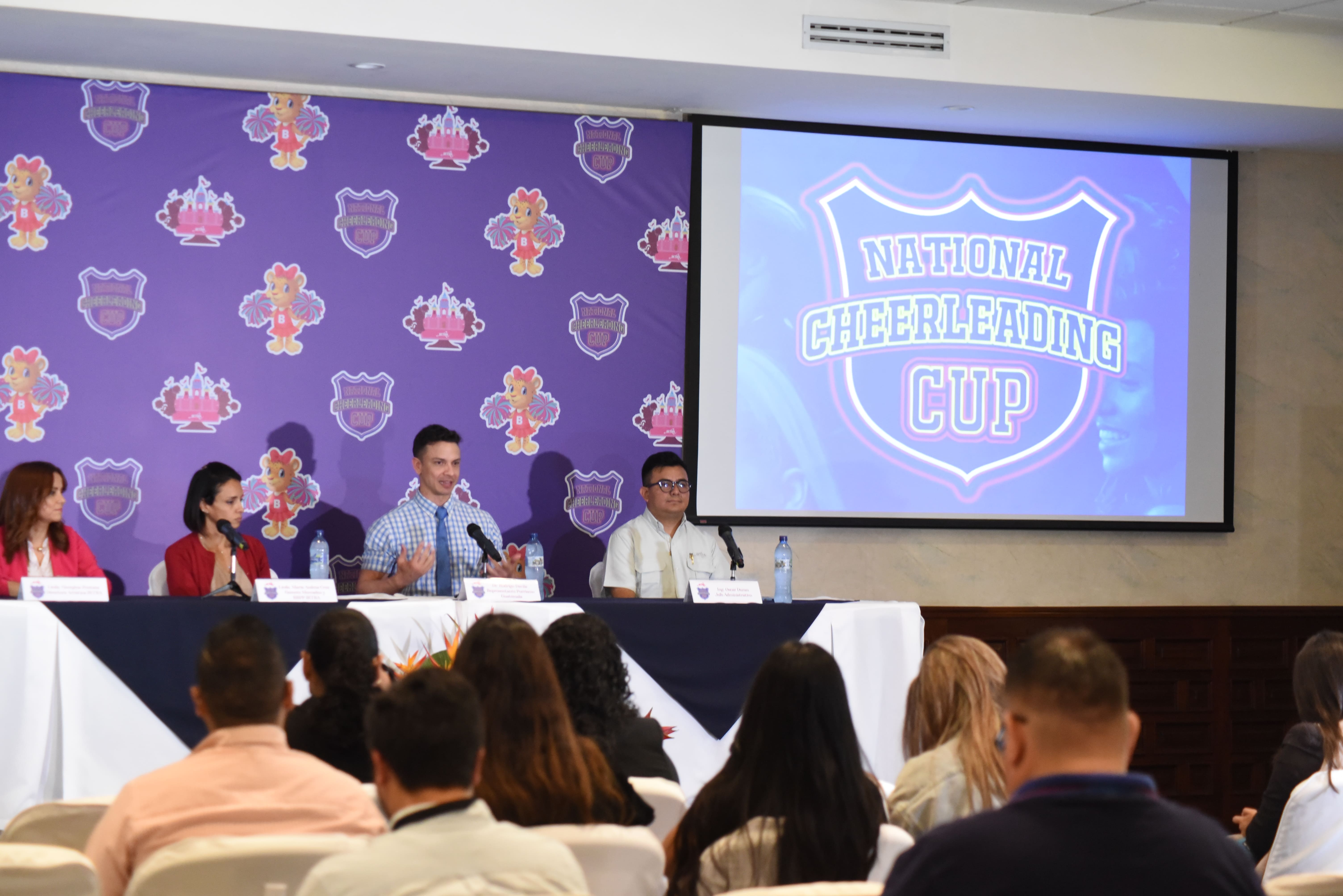 Presentación de la Copa Nacional de Cheerleading en el Parque de Diversiones Mundo Petapa. Foto: La Hora/ José Orozco.