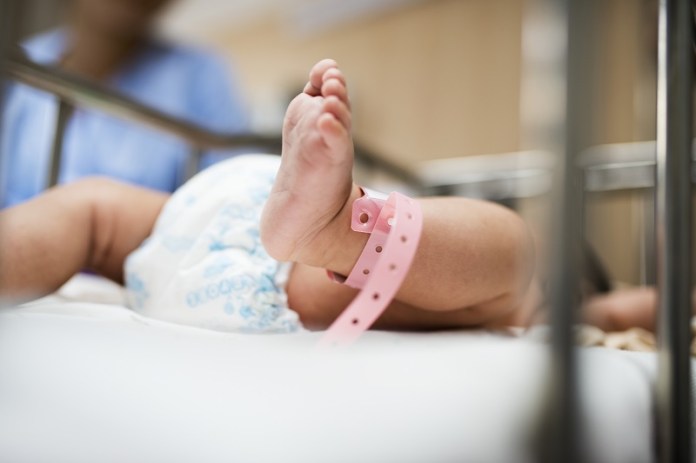 muerte de 12 bebés