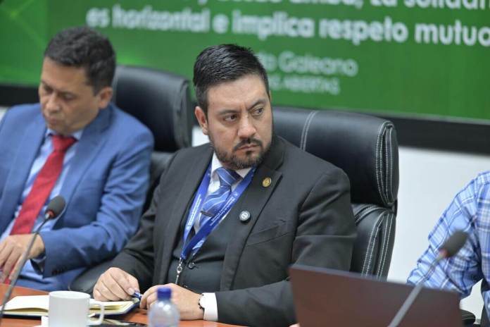 El viceministro de Comunicaciones, Allan Guevara, indicó que el Libramiento de Chimaltenango formará parte de la red vial a cargo de ese ministerio. Foto: La Hora / Fabricio Alonzo