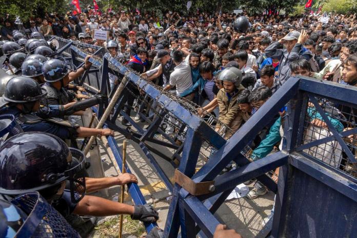 Nepal arde en medio de protestas pese a la dimisión del primer ministro KP Sharma Oli
