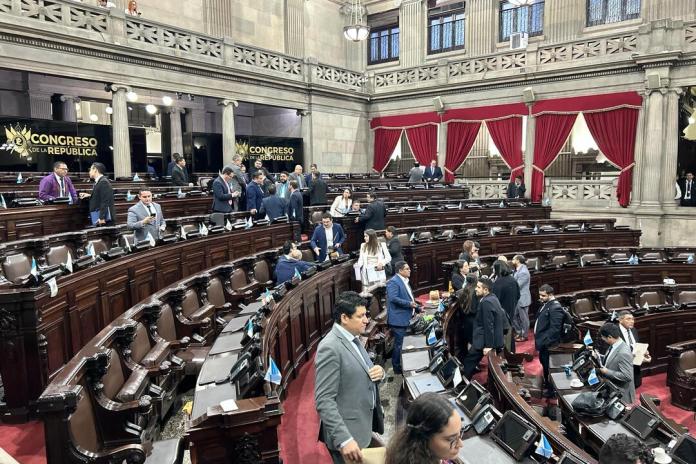Los diputados del Congreso aprobaron una ley que exonera a iglesias e instituciones benÃ©ficas de realizar el impacto ambiental. Foto La Hora: Joel Maldonado