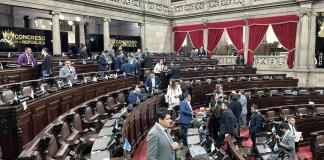 Los diputados del Congreso aprobaron una ley que exonera a iglesias e instituciones benéficas de realizar el impacto ambiental. Foto La Hora: Joel Maldonado