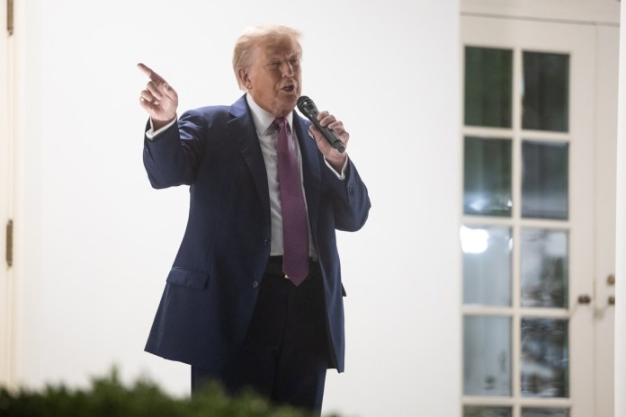 Presidente Donald Trump, durante discurso en el jardín de La Casa Blanca. Foto La Hora: EFE