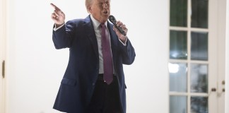 Presidente Donald Trump, durante discurso en el jardín de La Casa Blanca. Foto La Hora: EFE