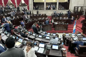 Tras reunión con Porras, Congreso aprueba en segundo debate ley para declarar a pandillas como terroristas