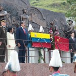 Fotografía cedida donde se observa al presidente de Venezuela, Nicolás Maduro (3-i), junto al embajador de China, Lan Hu (3-d), durante en un acto de Gobierno este 3 de septiembre, en Caracas. Foto La Hora: EFE