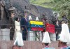 Fotografía cedida donde se observa al presidente de Venezuela, Nicolás Maduro (3-i), junto al embajador de China, Lan Hu (3-d), durante en un acto de Gobierno este 3 de septiembre, en Caracas. Foto La Hora: EFE