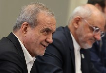 Presidente de Irán Masoud Pezeshkian en su reunión con líderes de China y Rusia. Foto La Hora: EFE