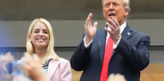 El presidente estadounidense Donald Trump provocó descontento y abucheos durante su vista en el US Open de este domingo. Foto La Hora: AP