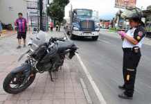 Incidente vehicular en calzada Aguilar Batres deja un fallecido y la ruta bloqueada hacia el centro de la ciudad. Foto La Hora_ CVB