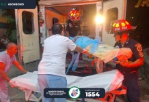 Colisión entre mototaxi y bus deja cinco personas heridas en Zacapa Colisión entre mototaxi y coaster deja a cinco personas heridas en Zacapa. Foto La Hora: Bomberos Municipales Departamentales
