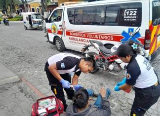Los médicos del IGSS señalan algunos de los factores que inciden en los accidentes de motoristas. Foto La Hora: Archivo.