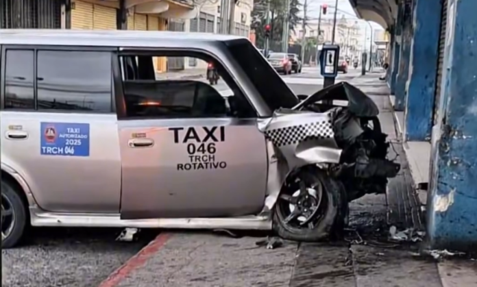 Dos vehículos colisionaron en zona 1. Foto La Hora: Captura de pantalla de video de Amilcar Montejo en X.