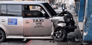 Dos vehículos colisionaron en zona 1. Foto La Hora: Captura de pantalla de video de Amilcar Montejo en X.