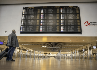 Un ciberataque contra el sistema de facturación en aeropuertos de Europa interrumpió el tráfico aéreo la noche del pasado viernes. Foto La Hora: EFE
