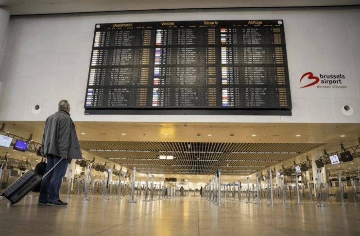 Un ciberataque contra el sistema de facturación en aeropuertos de Europa interrumpió el tráfico aéreo la noche del pasado viernes. Foto La Hora: EFE