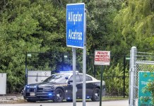 La Corte Federal de Apelaciones de Estados Unidos suspendió el fallo de una jueza que ordenaba desmantelar el centro de detención migratoria 'Alligator Alcatraz'.
