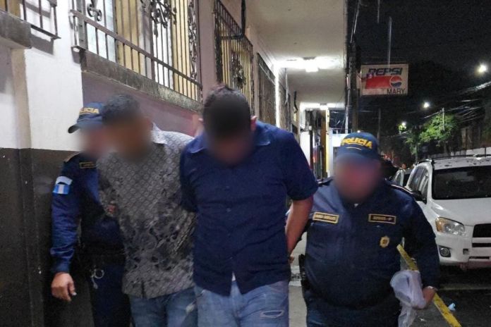 Presuntos asaltantes de autobuses capturados en Escuintla. Foto La Hora: PNC