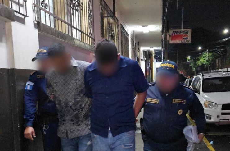 Presuntos asaltantes de autobuses capturados en Escuintla. Foto La Hora: PNC