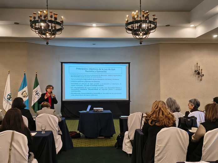 Jamileth Astorga en el XII Congreso de Estudios del Desarrollo