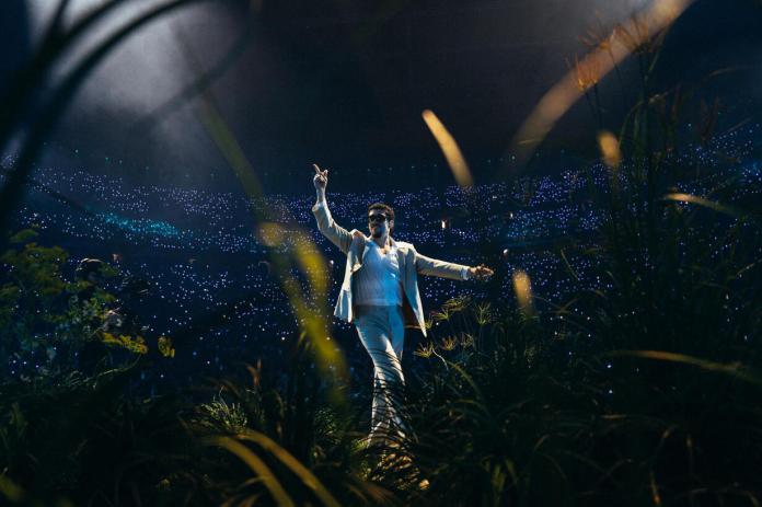 Bad Bunny se une a Amazon Music para promover educación y cultura en la isla.