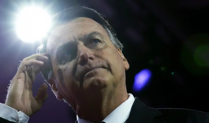 El expresidente de Brasil, Jair Bolsonaro, fue llevado de urgencia al hospital tras experimentar un malestar abdominal.