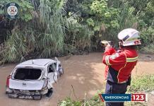 Accidente de taxi deja tres heridos y un fallecido en zona 25, reportan Bomberos Municipales Bomberos Municipales atienden una emergencia en ruta a zona 25