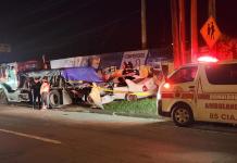 Una familia al volante impacta contra un camión en ruta al Atlántico y deja tres heridos y uno fallecido