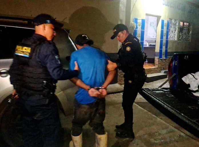 Una de las detenciones se realizó en la aldea El Salitre, municipio de Santa Rosa de Lima. Foto La Hora: PNC